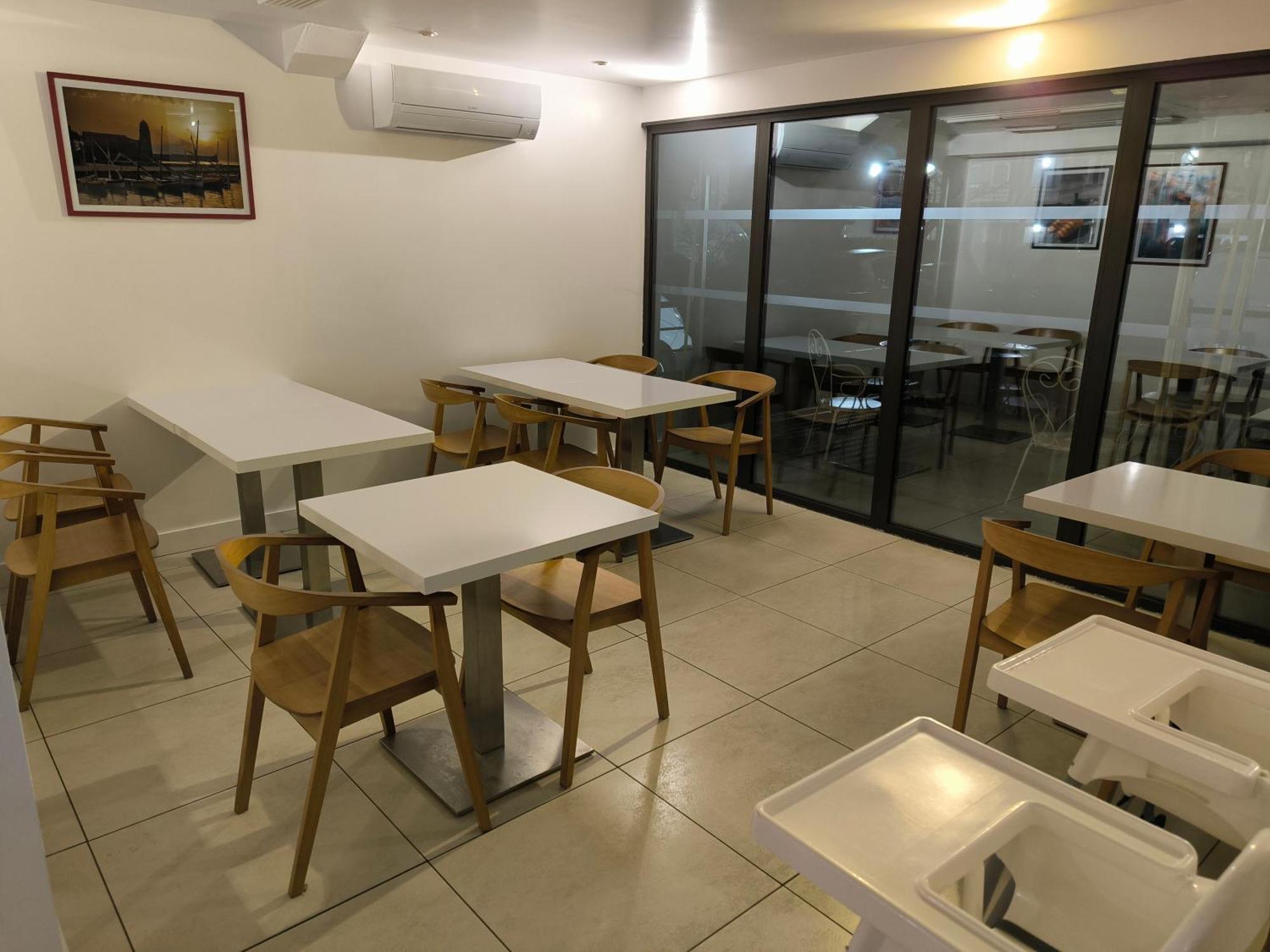 西班牙门布里特酒店*** 佩皮尼昂 外观 照片